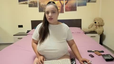 Adellineee online show from 31, 5, 2026