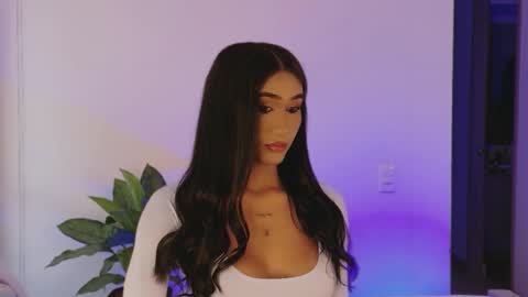 Isabellafirst online show from 28, 9, 2025