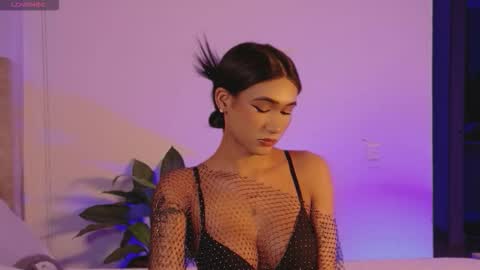 Isabellafirst online show from 4, 10, 2025