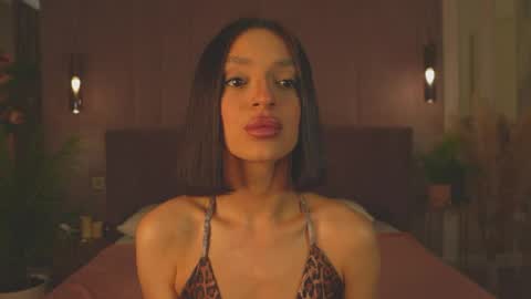 adoracortes online show from 18, 4, 2026