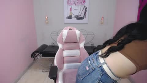 Snapshot of adri_gomez_1 chatting on 6, 5, 2026 Adri online show from 6, 5, 2026
