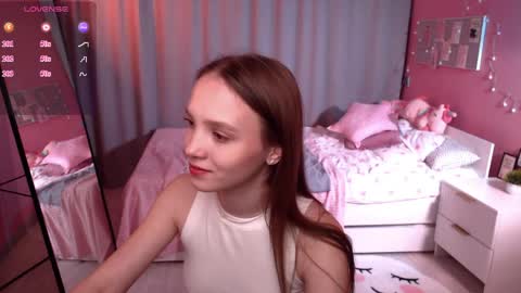 Snapshot of adria_arjona chatting on 6, 6, 2026 Eva online show from 6, 6, 2026