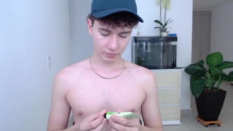 Snapshot of adrian_morelli chatting on 19, 12, 2024 adrian morelli online show from 19, 12, 2024