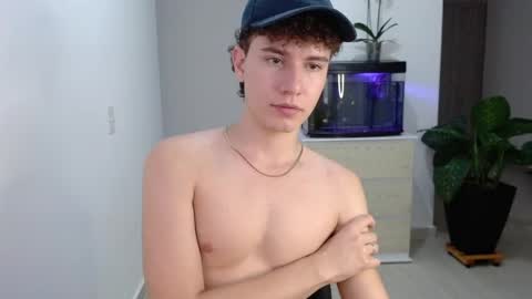 Snapshot of adrian_morelli chatting on 19, 12, 2024 adrian morelli online show from 19, 12, 2024