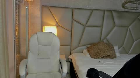   online show from 4, 10, 2025