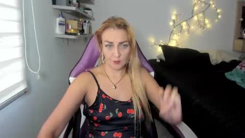 Adriana Paredes  online show from 27, 7, 2026