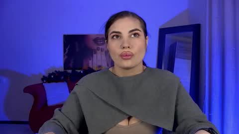 Snapshot of adrianatores chatting on 4, 12, 2025 AdrianaTores online show from 4, 12, 2025