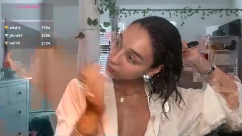 Adrianna  online show from 30, 4, 2026