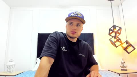 Adrein Roche online show from 1, 2, 2025