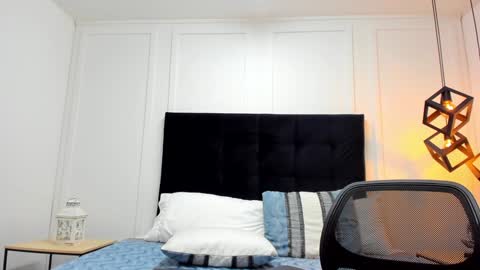 Adrein Roche online show from 3, 2, 2025