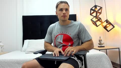 Adrein Roche online show from 6, 2, 2025