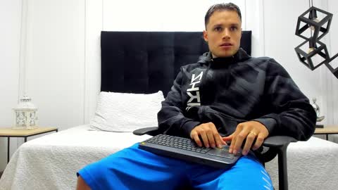 Adrein Roche online show from 9, 2, 2025