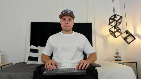 Adrein Roche online show from 11, 2, 2025