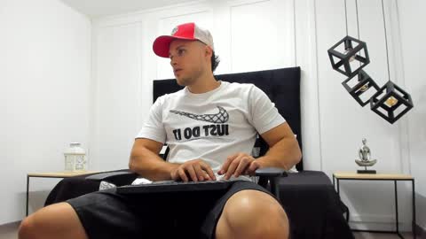 Adrein Roche online show from 23, 2, 2025