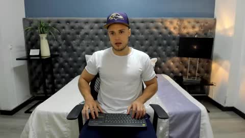 Adrein Roche online show from 25, 2, 2025