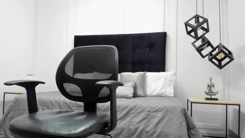 Adrein Roche online show from 2, 3, 2025