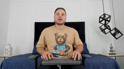 Adrein Roche online show from 9, 3, 2025