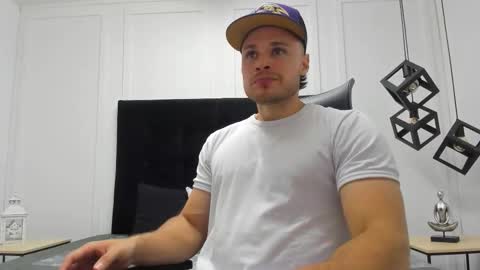 Adrein Roche online show from 10, 9, 2025