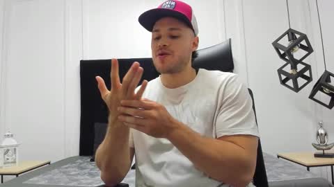 Adrein Roche online show from 11, 9, 2025