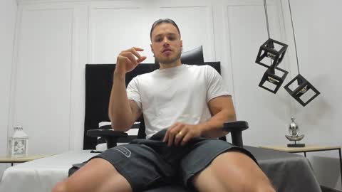 Adrein Roche online show from 30, 9, 2025