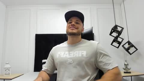 Adrein Roche online show from 3, 10, 2025