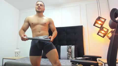 Adrein Roche online show from 6, 11, 2025