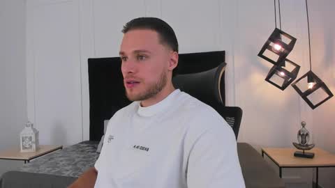 Adrein Roche online show from 8, 11, 2025