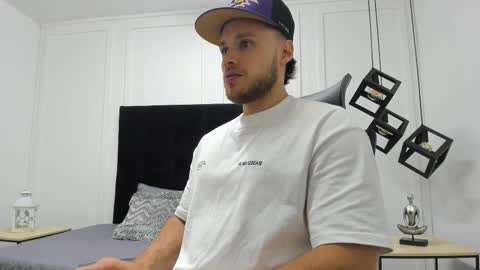 Adrein Roche online show from 17, 11, 2025