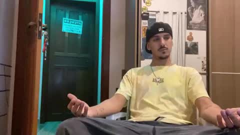 Snapshot of aelucius chatting on 4, 10, 2025 Luci online show from 4, 10, 2025