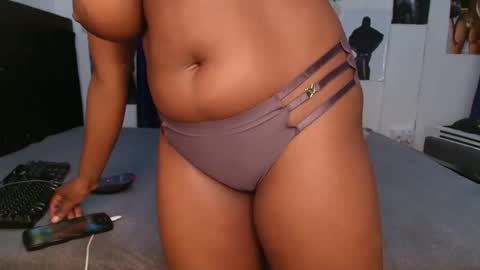 Africanpetitequeenn online show from 24, 4, 2026