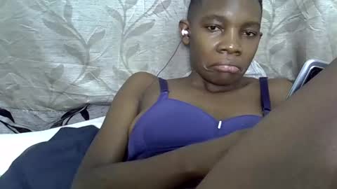 Snapshot of afronubians_ chatting on 4, 3, 2025 pink and josphen online show from 4, 3, 2025