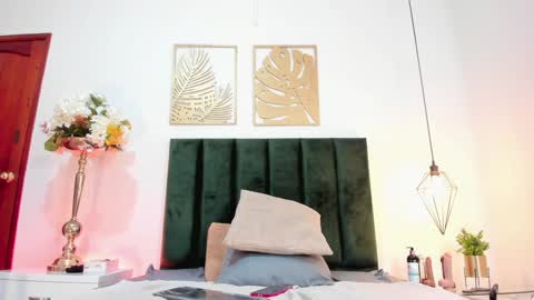 Agathaa white online show from 3, 2, 2025