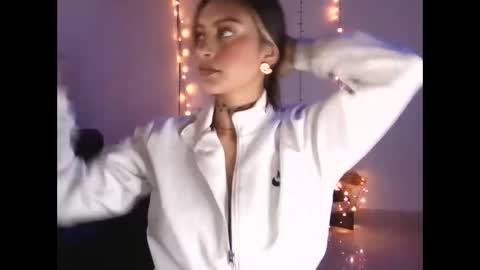 agathamoont online show from 4, 3, 2026