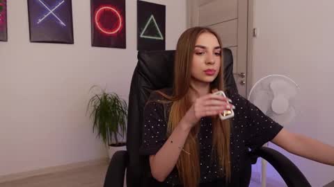 Agelina Lilly Laura online show from 15, 2, 2025