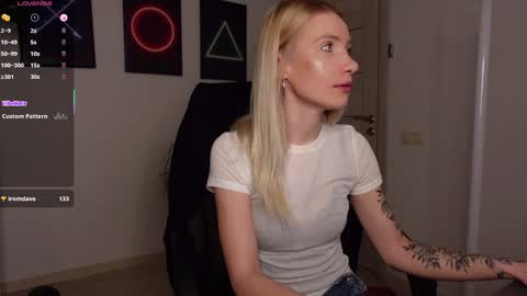 Agelina Lilly Laura online show from 12, 3, 2025