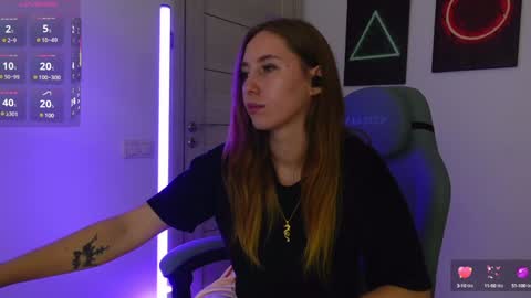 Agelina Lilly Laura online show from 18, 9, 2025