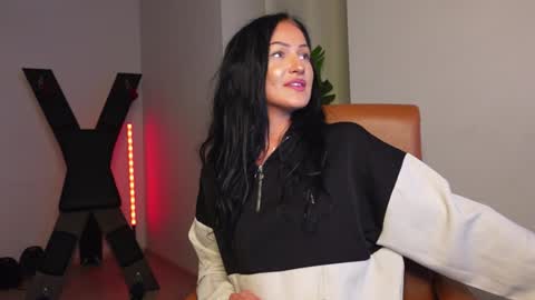 Agelina Lilly Laura online show from 20, 12, 2025