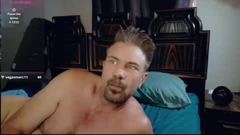 Blue Eyed Handsome Man online show from 28, 4, 2026