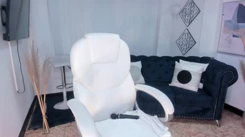 Snapshot of aida_adams chatting on 1, 2, 2025 AIDA ADAMS online show from 1, 2, 2025