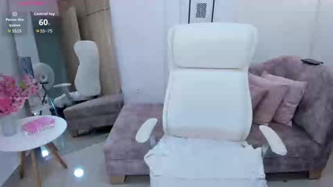 Snapshot of aida_adams chatting on 1, 11, 2025 AIDA ADAMS online show from 1, 11, 2025