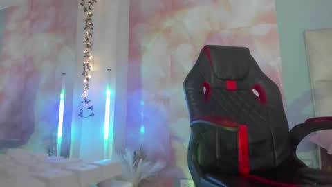 karoline  online show from 28, 2, 2025