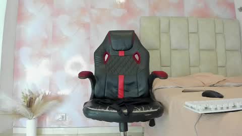 karoline  online show from 6, 3, 2025