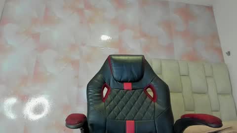 karoline  online show from 8, 3, 2025