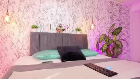 Snapshot of aihnoa_split chatting on 11, 10, 2025 AIHNOA online show from 11, 10, 2025