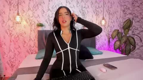 Snapshot of aihnoa_split chatting on 4, 11, 2025 AIHNOA online show from 4, 11, 2025