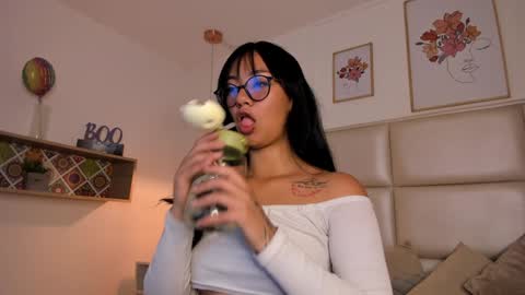 Aily Yozuko online show from 5, 2, 2025