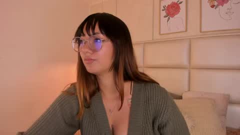 Aily Yozuko online show from 14, 4, 2026