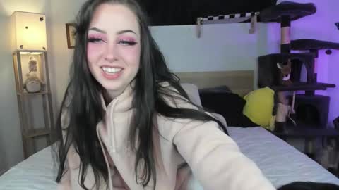 Aivie Pink online show from 16, 11, 2025