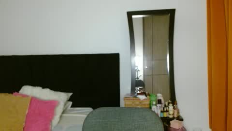 Snapshot of akanekihm chatting on 8, 6, 2026 MIRANDA online show from 8, 6, 2026