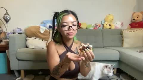 Akira Zay online show from 6, 2, 2026